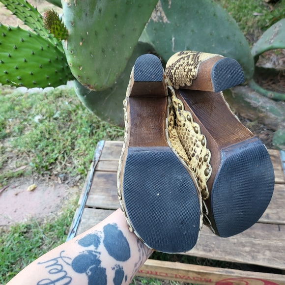 Patent Leather Snake Skin Pint Stuart Weizmann Slides - Picture 5 of 7